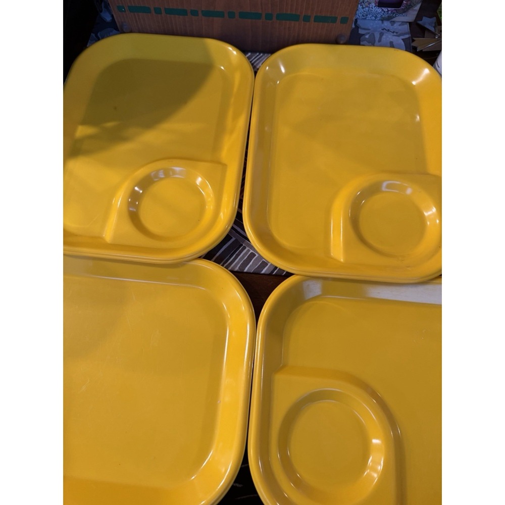 Rubbermaid Vintage Melamine Lunch/Picnic Trays Yellow Stackable Set Of 4